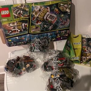 LEGO Green and Gray Submarine Adventure Set 79121   684 pieces